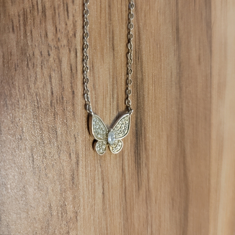 Evry Discontinued 🦋 Necklace